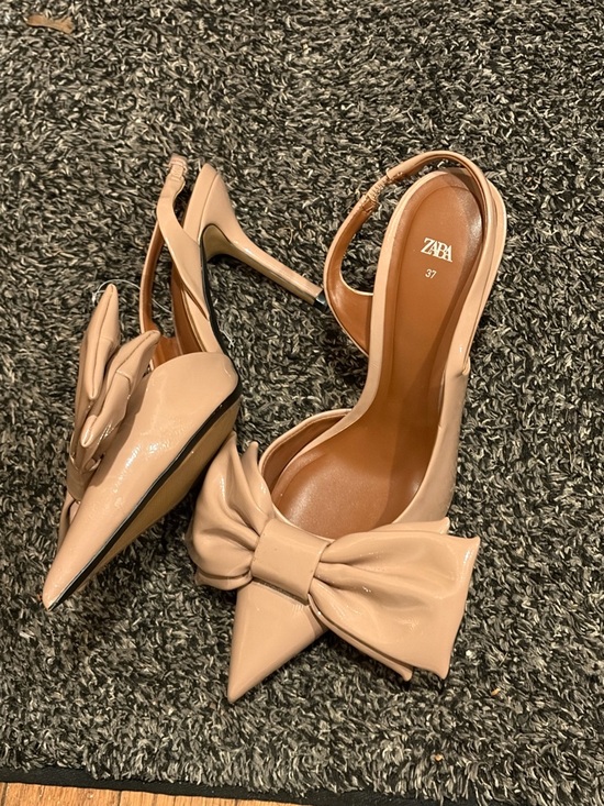Zara Shoes - ZARA Nude Beige Patent Heels With Bow Sz 37 US 6.5  3” Heel